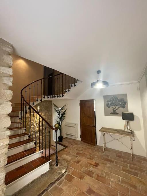 Maison De Village Pernes-les-Fontaines Bagian luar foto