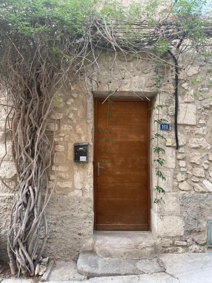 Maison De Village Pernes-les-Fontaines Bagian luar foto