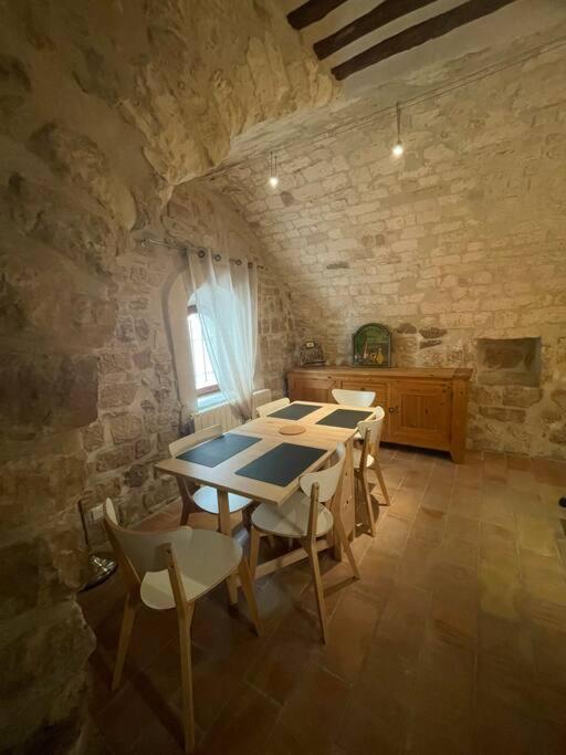 Maison De Village Pernes-les-Fontaines Bagian luar foto