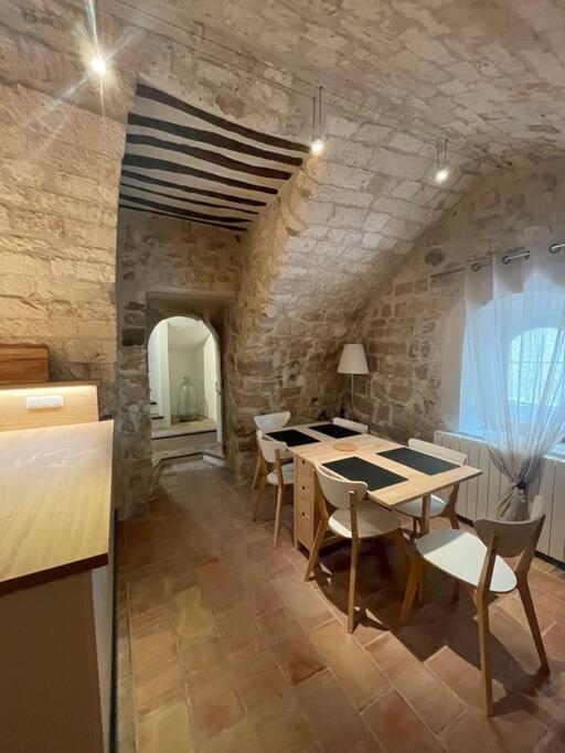 Maison De Village Pernes-les-Fontaines Bagian luar foto